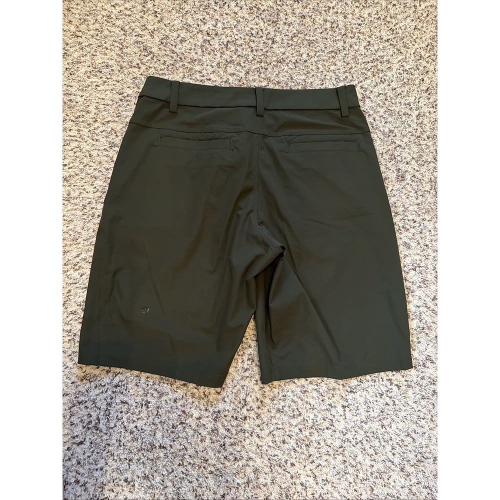 Lululemon Shorts Men's Sz 34 Light Green 10" Inseam Polyester Great Condition - Picture 2 of 9